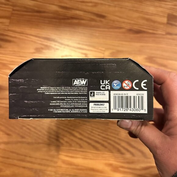 AEW Unrivaled 2 figure Set with 30 pack Display Stands - Picture 6 of 16